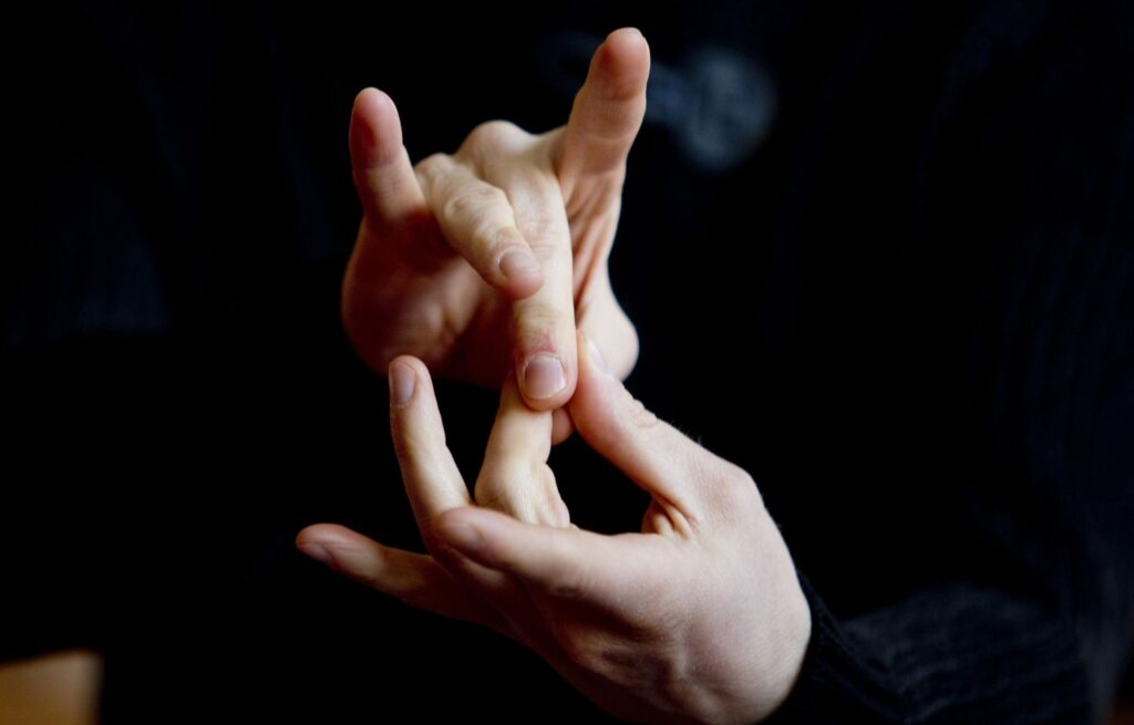 How Do You Become A Sign Language Interpreter