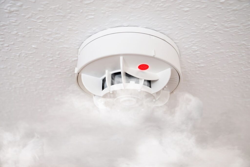 What are the two common types of smoke detectors
