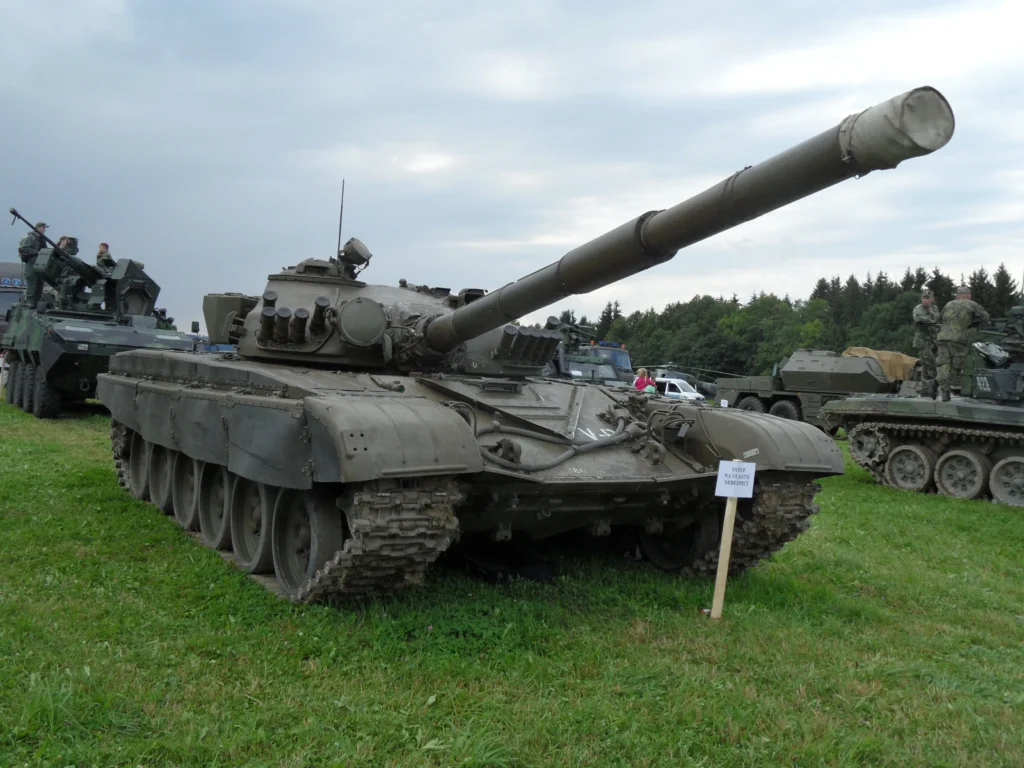 How do PT-91 and T-72 compare in engine power and battlefield mobility