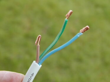 What Color is the Earth Wire in a Plug